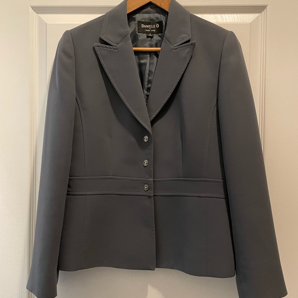 Daniele O by Tahari Levine Jackets & Blazers - Gorgeous Tahari gray blazer